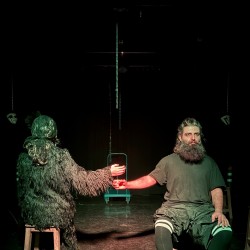 نمایش قانون گروتو | عکس