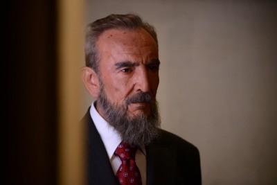بیوک میرزایی در نقش کاسترو به «مهمانی از کارائیب» آمد | عکس