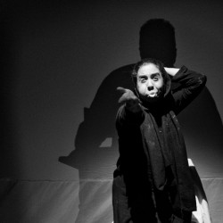 نمایش دیگر مرا صدا نزن، مادر! | عکس