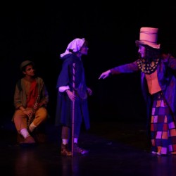 نمایش افسانه پر طلایی | عکس