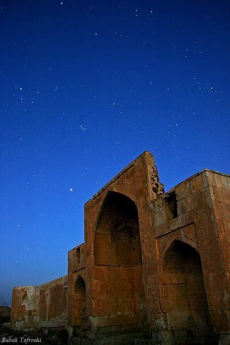 عکس گردش اعماق تاریخ و آسمان قصر بهرام