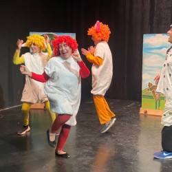 نمایش بره ناقلا | عکس