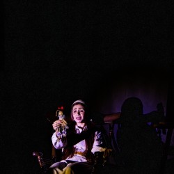 نمایش اتاق ورونیکا | عکس