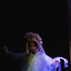 نمایش غول خمیازه‌ای | عکس