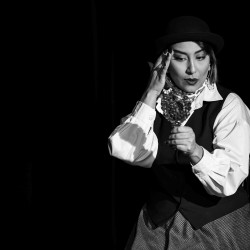 نمایش مثل خاری در انگشت | عکس