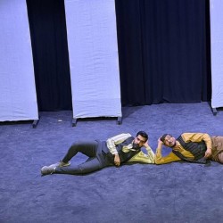 نمایش سی سال مرگ مثل برف می بارید | عکس