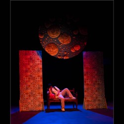 نمایش رد پای خوشبختی | عکس