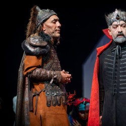 نمایش خانه دراکولا | عکس