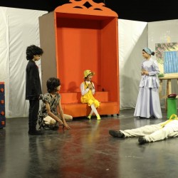 نمایش کمد جادویی عروسک‌ها | عکس