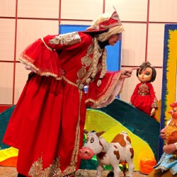 نمایش نیم وجبی | عکس