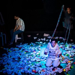 نمایش زهدان | عکس