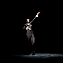 نمایش روایت من؛ هنوز اتفاق نیفتاده‌ام | عکس