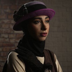 نمایش رقص یک بیگانه روی نت های تحقیر | عکس