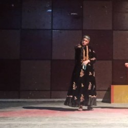 نمایش شیرین برای علیدا لباسی از پر سیمرغ می دوزد | عکس