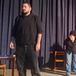 نمایشنامه‌خوانی کچل کفتر باز | عکس