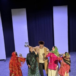 نمایش سی سال مرگ مثل برف می بارید | عکس