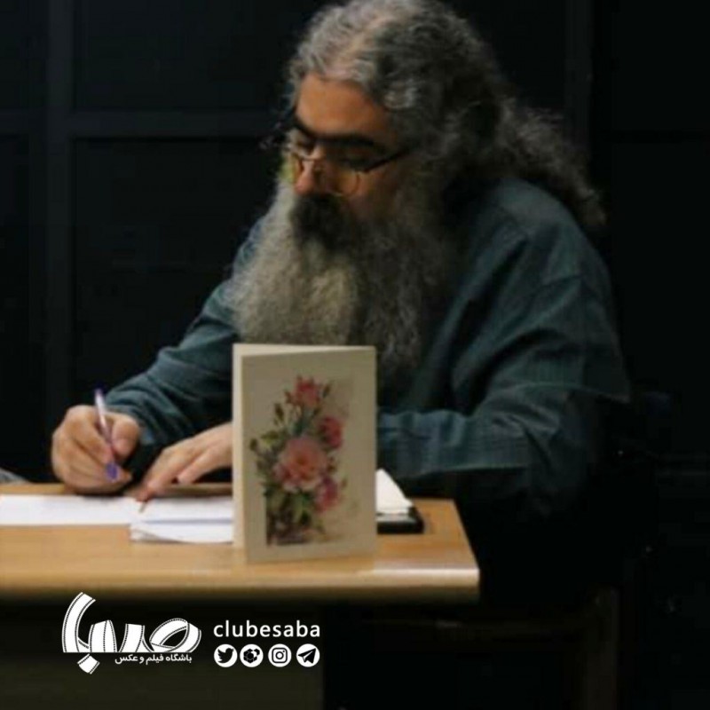 نویسنده و کارگردان نمایش «کمدی مرد کُمُدی» گفت: جنس کمدی مورد استفاده در نمایشنامه «کمدی مرد کُمُدی» گروتسک است، به این دلیل که غنای ساختار کمدی گروتسک بیشتر می‌تواند به پردازش و بارورسازی موقعیت و رخداد دراماتیک و محتوایی ایده کلی نمایشنامه کمک کند. | عکس