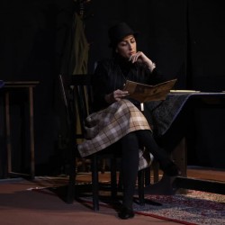 نمایش انارهای حیاط خانه‌ی پدری | عکس