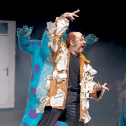 نمایش کارخانه هیولاها (سالیوان) | شیراز | عکس