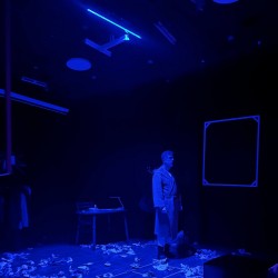 نمایش شاعری که دیوانه شد | عکس