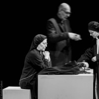 نمایش شَک (یک تمثیل) | دلم می‌خواهد با مردم حرف بزنم | عکس