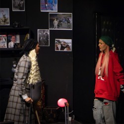 نمایش لحظه درنگ می‌کند | عکس