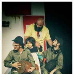 نمایش خانواده محترم نکته‌دان | عکس