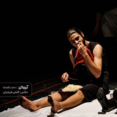 گزارش تصویری تیوال از نمایش خون مردگی / عکاس: گلشن قربانیان | عکس