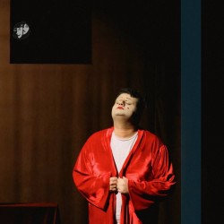 نمایش وقتی خروس غلط می‌خواند | عکس