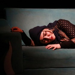 نمایش عالیجناب ام یک | عکس