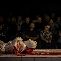 نمایش امشب به صرف بورش بدون خون | به روایت نازنین | عکس