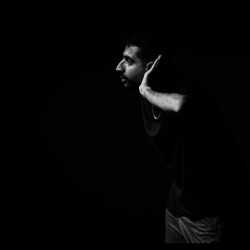 نمایش ماجرای عجیب سگی در شب | عکس