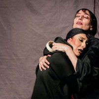 نمایش یک خراش کوچک | نمایش تبعات جنگ در «یک خراش کوچک»؛ مشکلات تئاتری‌ها مثنوی هفتادمن است! | عکس