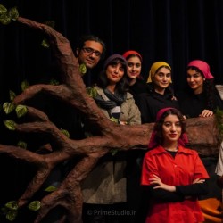 نمایش شش جوجه کلاغ و یک روباه | عکس