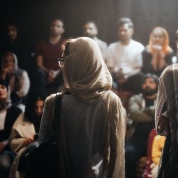 نمایش ن/ ماندن | عکس