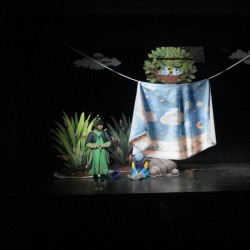 نمایش راز نجات گیرا | عکس