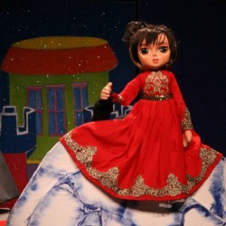 نمایش نیم وجبی | عکس