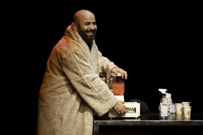 نمایش مبانی تاریکی | لِی‌لِی در میدان مین  | عکس