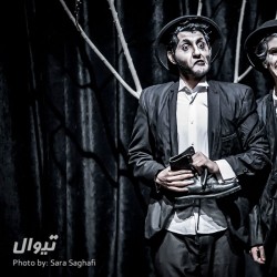 نمایش در انتظار گودو | دیوار | عکس