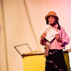 نمایش دونات توت فرنگی | عکس