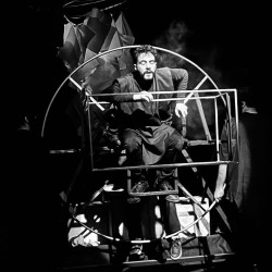 نمایش هفت شنبه‌ی آندرومدا | عکس