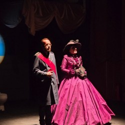 نمایش سلف پرتره‌ی مخدوش آناکارنینا | عکس