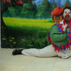 نمایش کادوی مادربزرگ | عکس