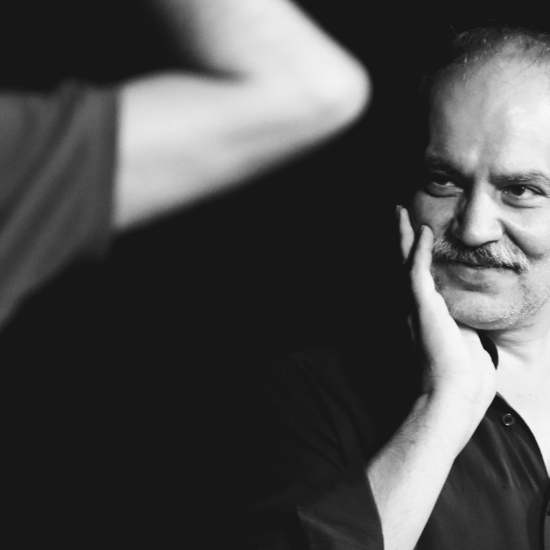 نمایش «داستان چوانگ تسو» به نویسندگی داریوش رعیت با کارگردانی حامد عقیلی به صحنه می‌آید. | عکس