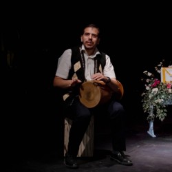 نمایش رد پای خوشبختی | عکس