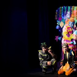 نمایش دونات توت فرنگی | عکس