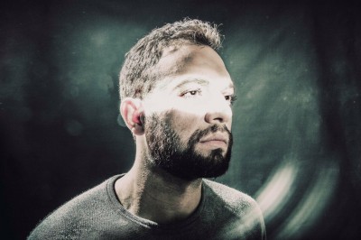 نمایش هِه | صابر ابر در فضای باز تالار وحدت روی صحنه ‌می‌رود. | عکس