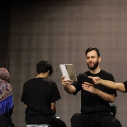 نمایشنامه‌خوانی خاطرات هنرپیشه نقش دوم | عکس