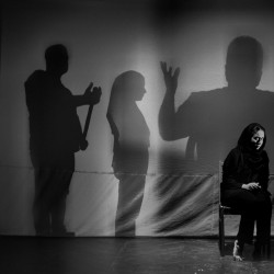 نمایش دیگر مرا صدا نزن، مادر! | عکس