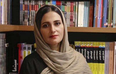 نمایش باران نم نم خواهد بارید | گاهی یک گفت‌وگوی ساده، گذشته‌ای را بیدار می‌کند که تصور می‌کردیم تمام شده است. | عکس